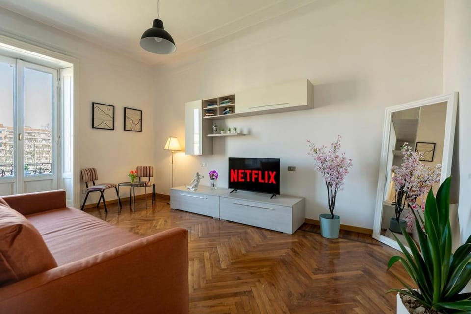 Duomo-Linate Airport - Two Bedrooms & Terrace View Apartment in Milan