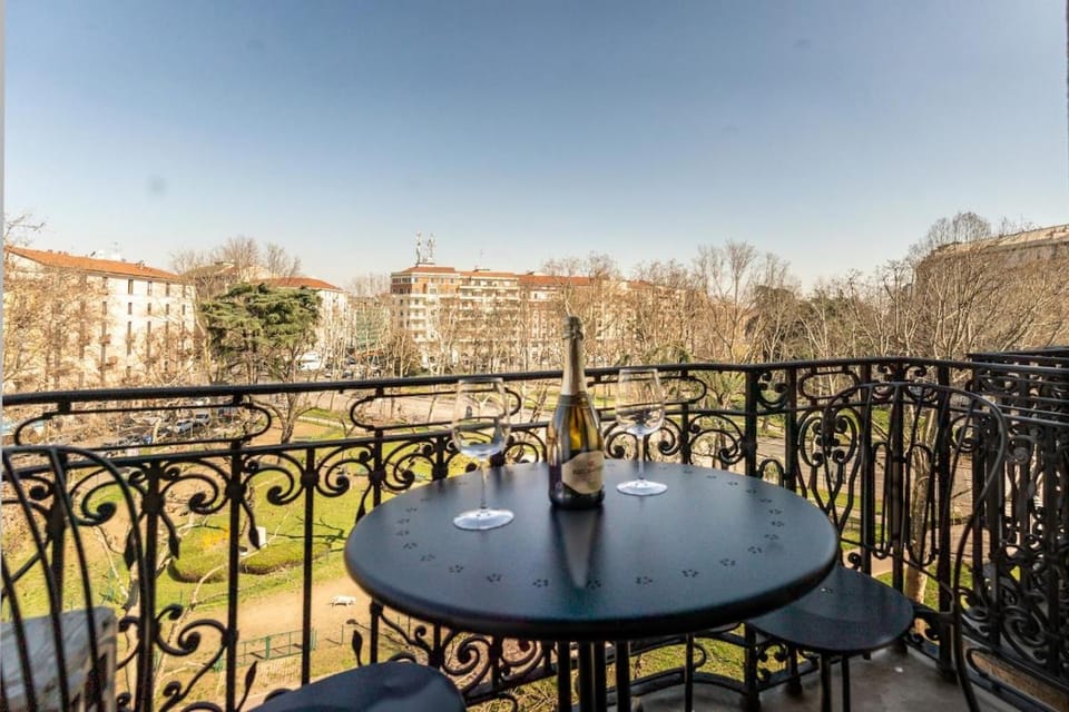 Duomo-Linate Airport - Two Bedrooms & Terrace View Apartment in Milan