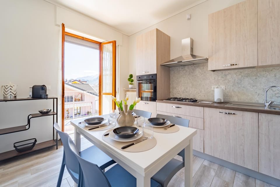 Kitchen or kitchenette, Dining area, pet friendly, stove