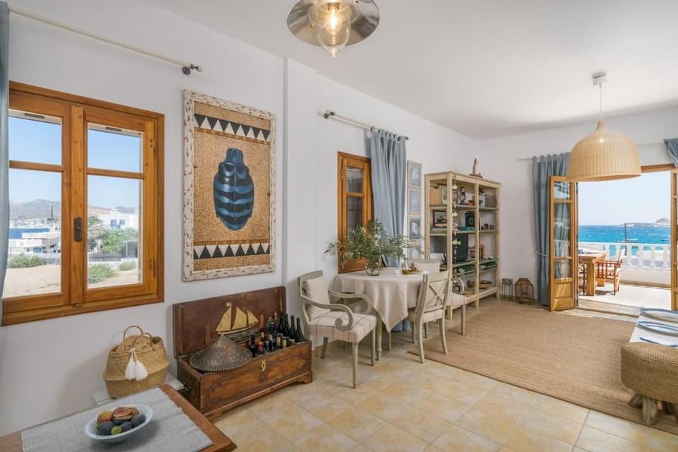 Arokaria Seafront Home Apartment in Pollonia