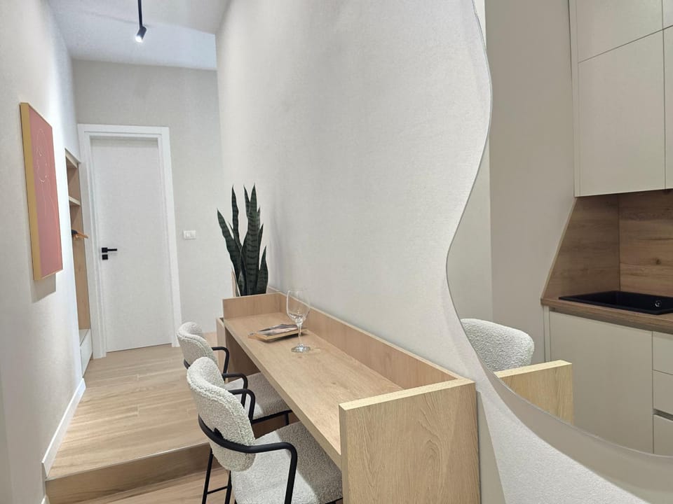 Kitchen or kitchenette, Seating area