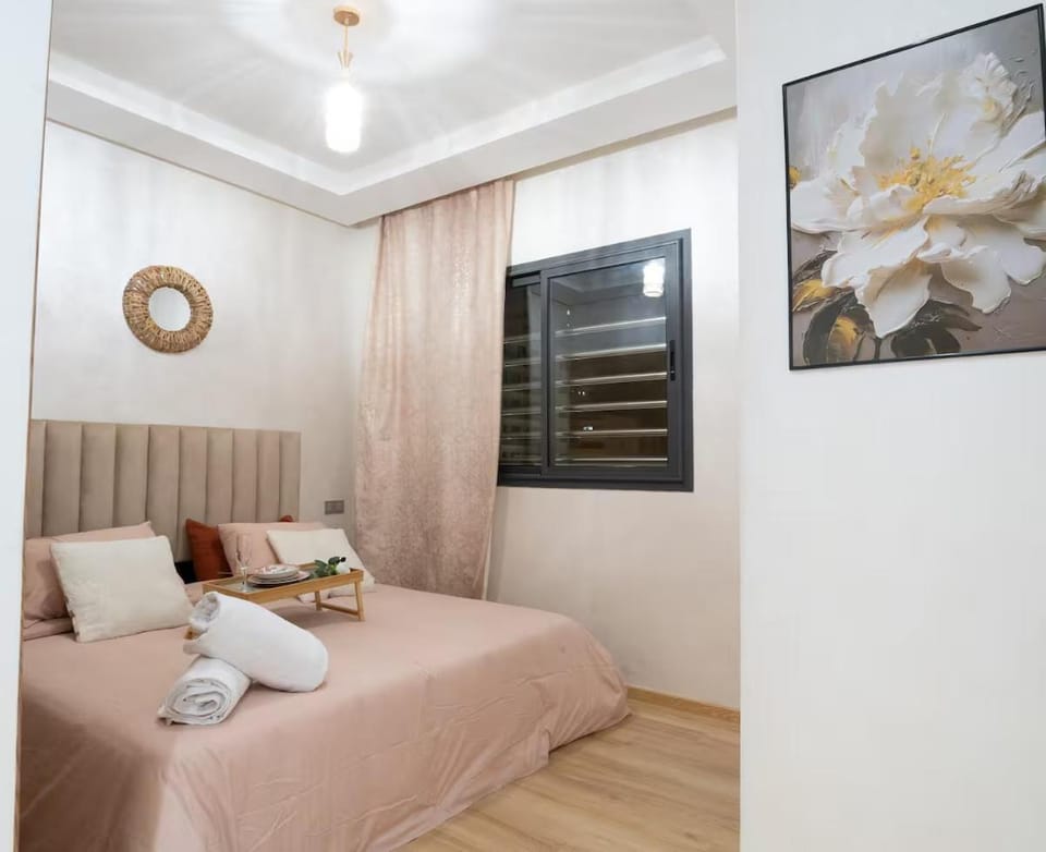 Appartement 2 Chambres à Coté avec Grand Balcon, Piscine, Aire de Jeux pour Enfants et Jardin Apartment in Casablanca-Settat