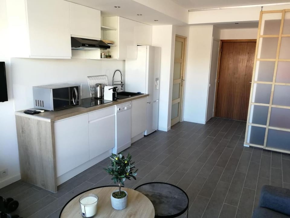 Kitchen or kitchenette, stove