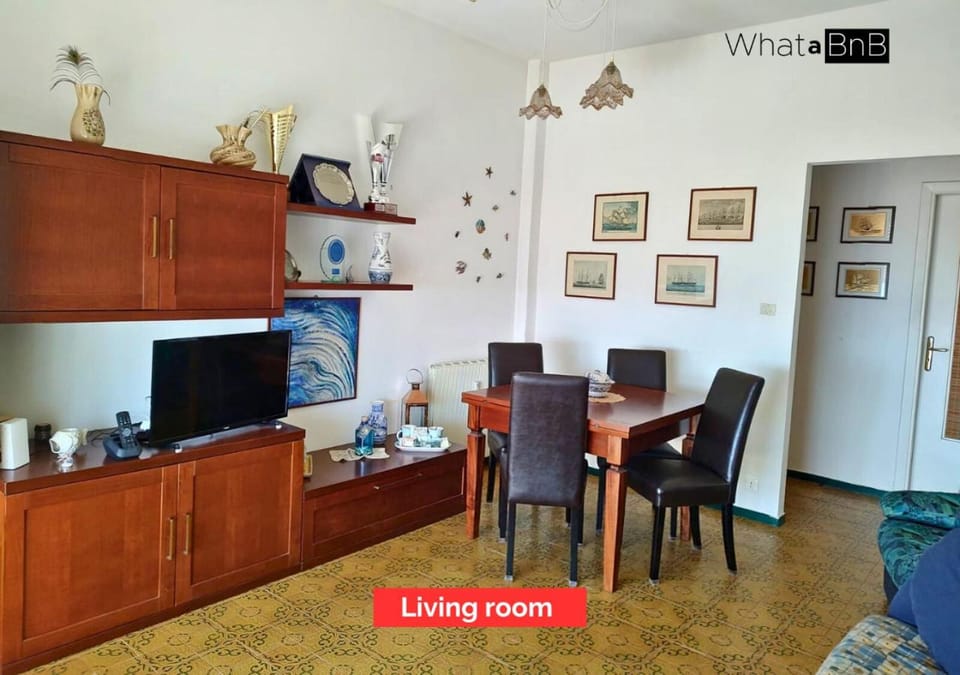 TV and multimedia, Living room, Seating area, Dining area, Text overlay