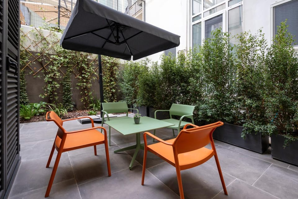 Property building, Balcony/Terrace, Living room