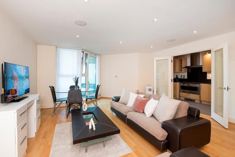 Charming 2 bed Thames view Apartment in City of Westminster