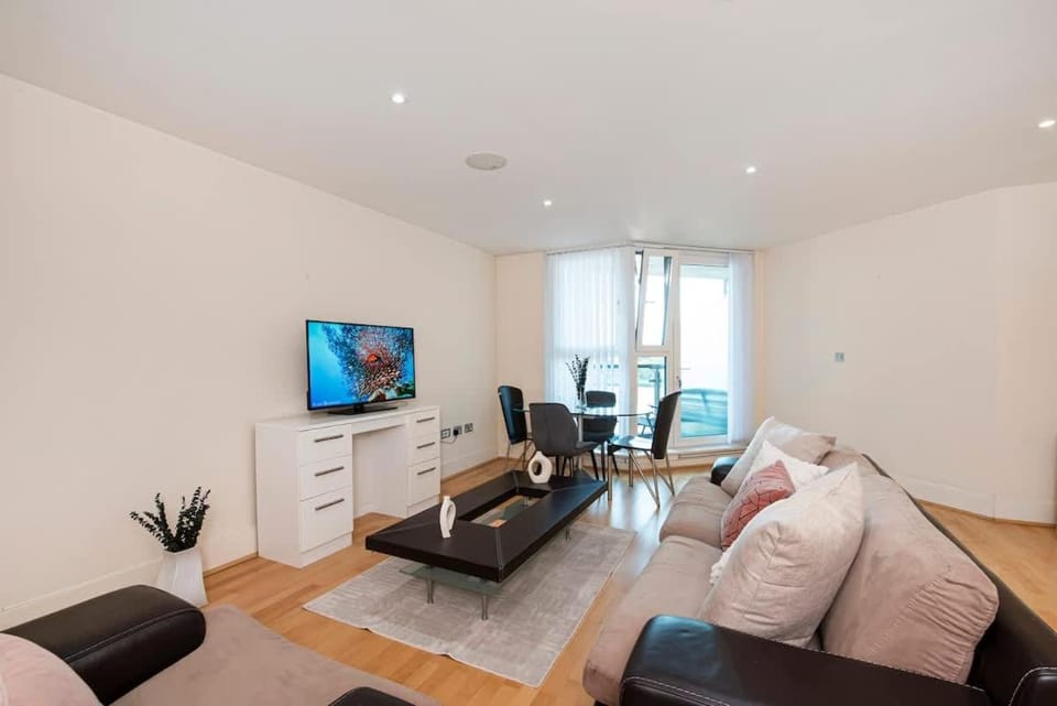 Charming 2 bed Thames view Apartment in City of Westminster