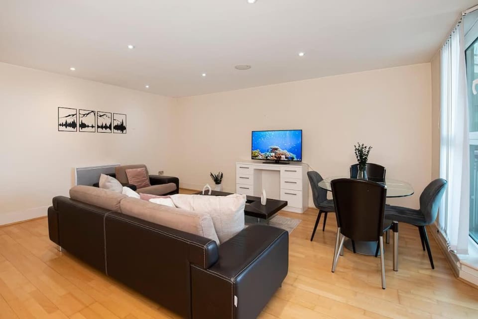 Charming 2 bed Thames view Apartment in City of Westminster