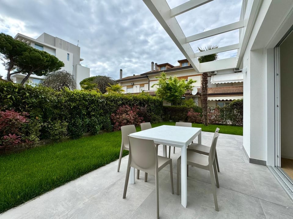 Balcony/Terrace, Garden view