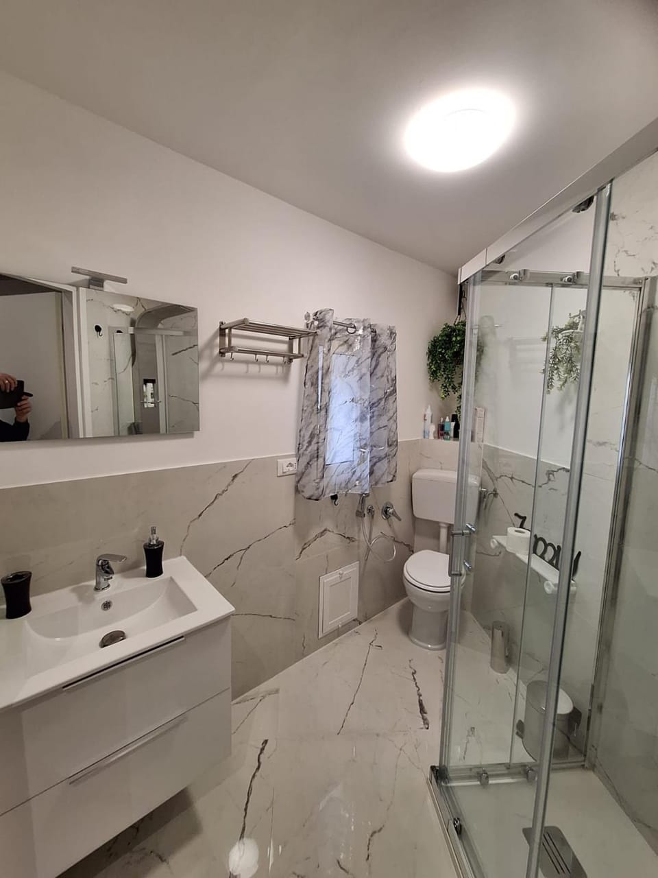Shower, Toilet, Bathroom, towels