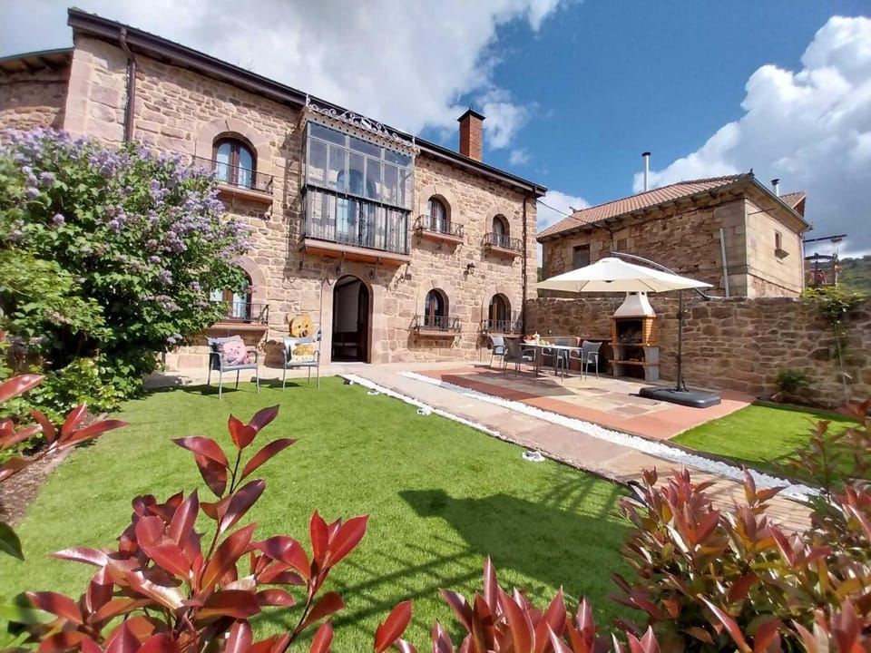 Property building, Patio, Garden, Garden view, Location