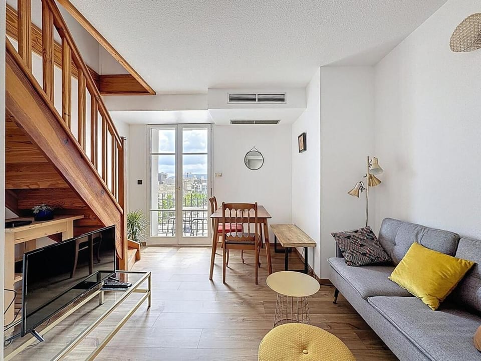 TV and multimedia, View (from property/room), Balcony/Terrace, Living room, Seating area, Dining area