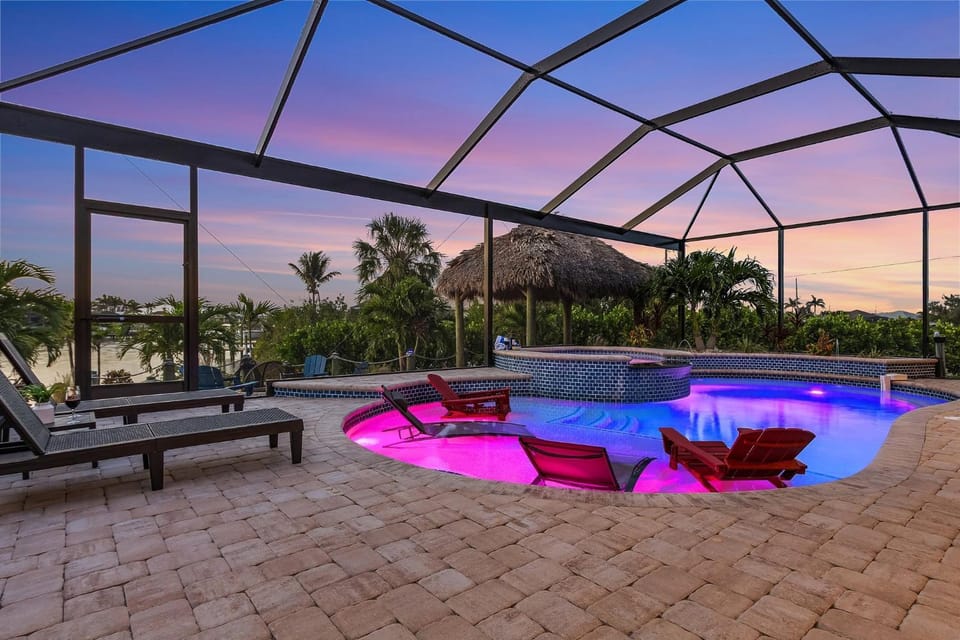 Heated Saltwater Pool & Spa with Tiki Hut - Backyard Oasis - Roelens House in Cape Coral