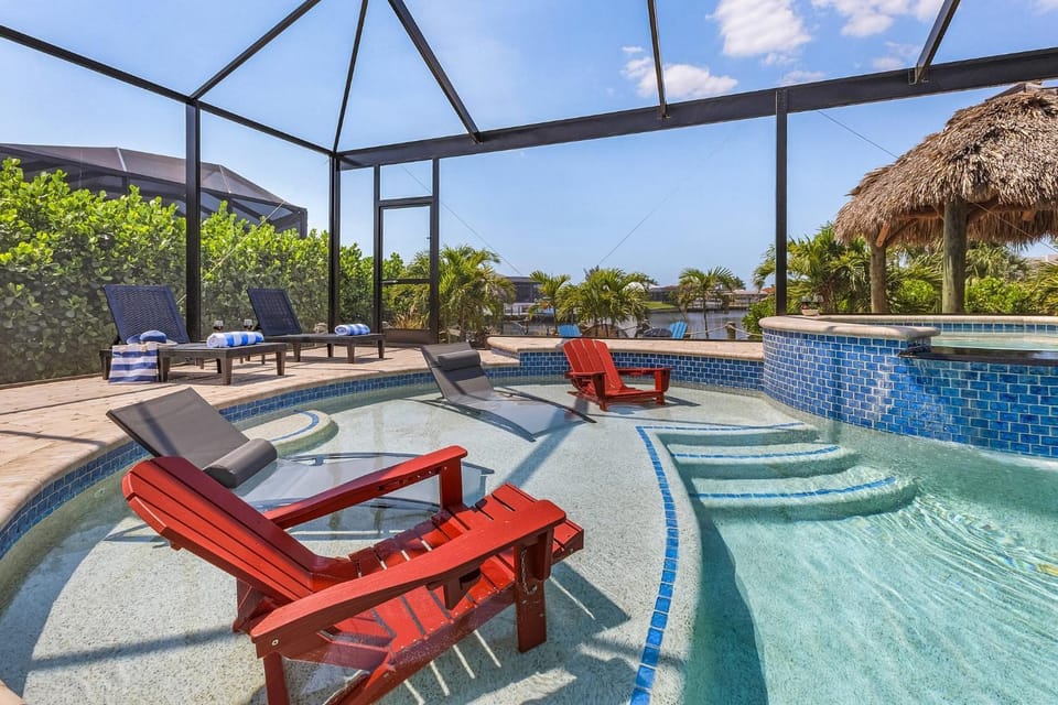 Heated Saltwater Pool & Spa with Tiki Hut - Backyard Oasis - Roelens House in Cape Coral
