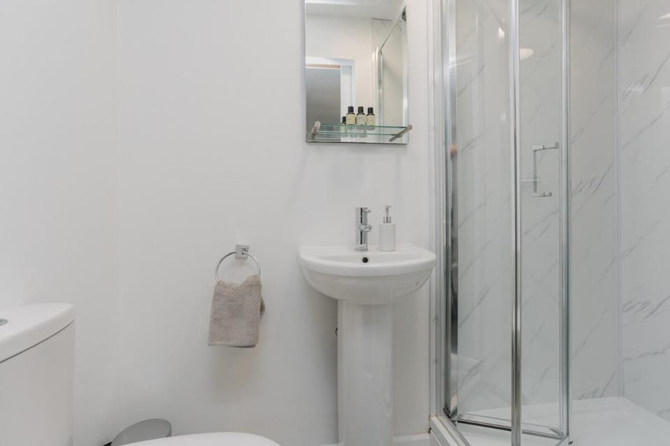 Stylish 4 bed, 4 En-suite in City Centre, Parking House in Southampton