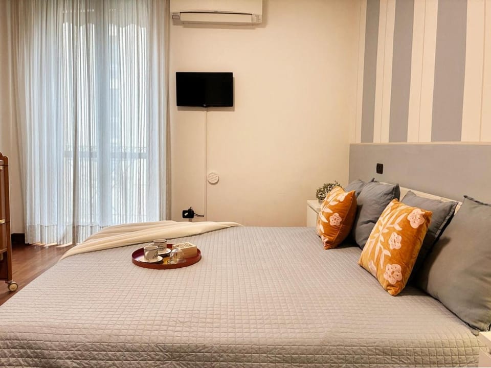 Bed, Bedroom, air conditioner