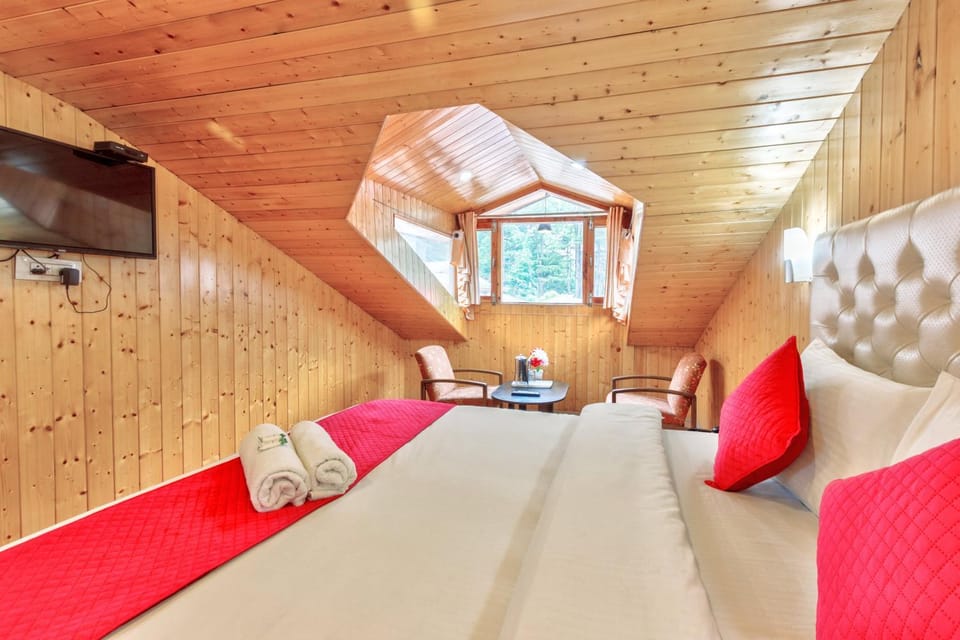 Communal lounge/ TV room, Bed, Photo of the whole room, Seating area, Bedroom