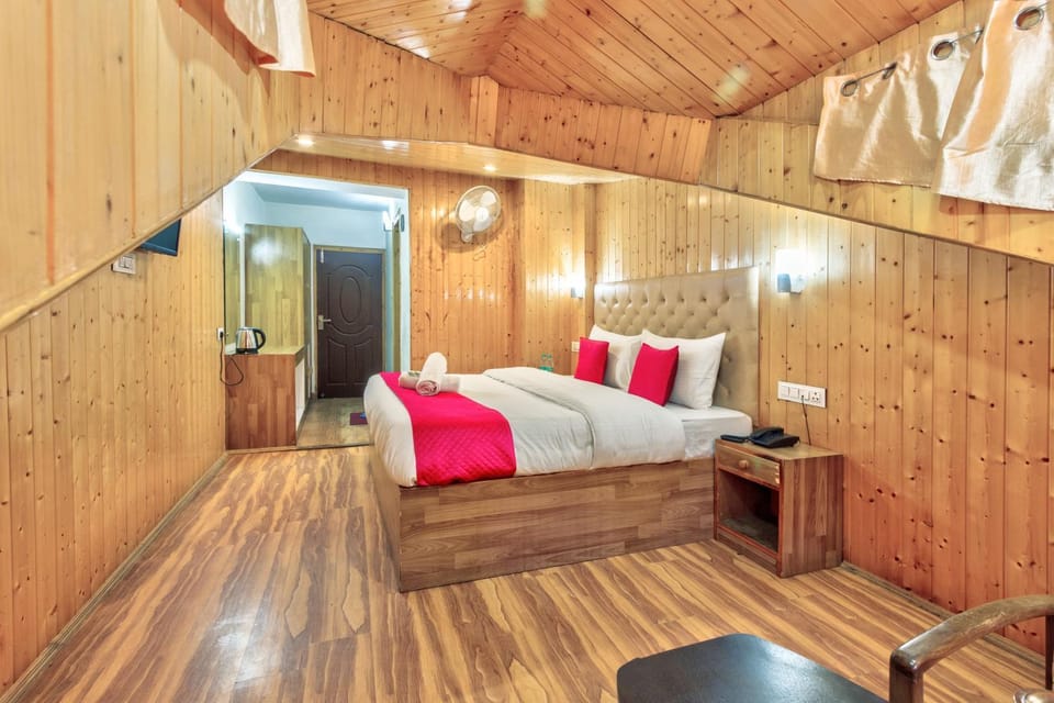 Bed, Photo of the whole room, towels, wardrobe