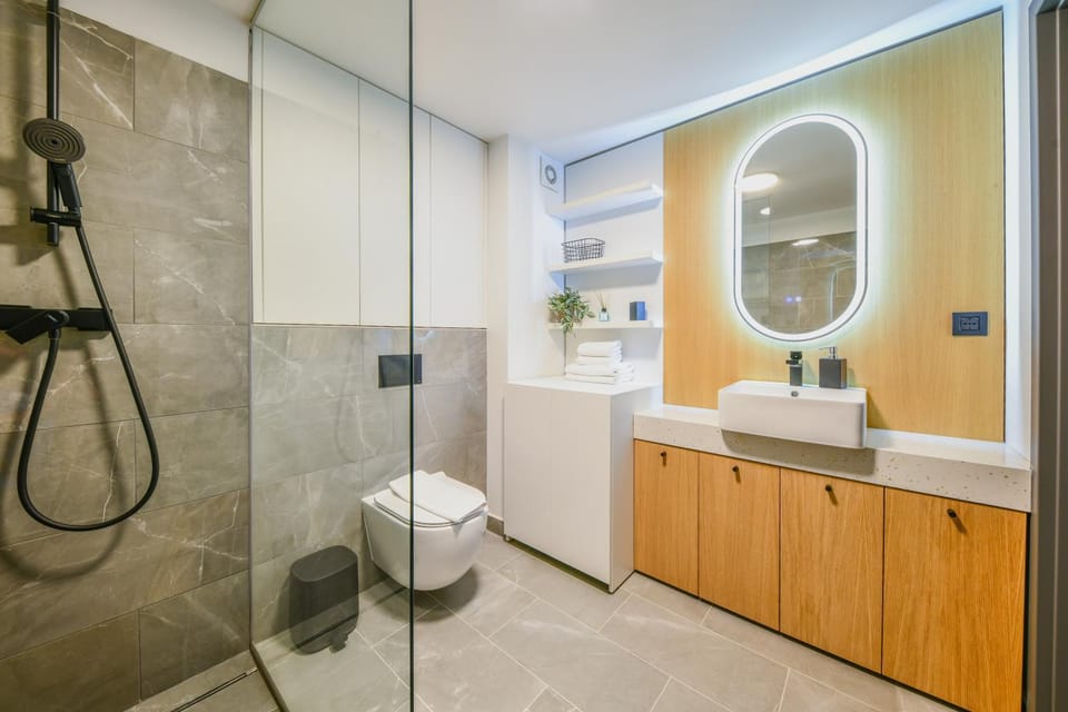 Shower, Toilet, Bathroom, towels
