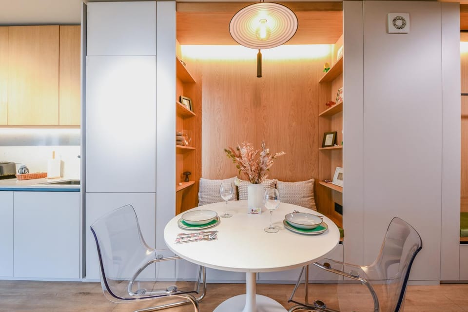Kitchen or kitchenette, Seating area, Dining area