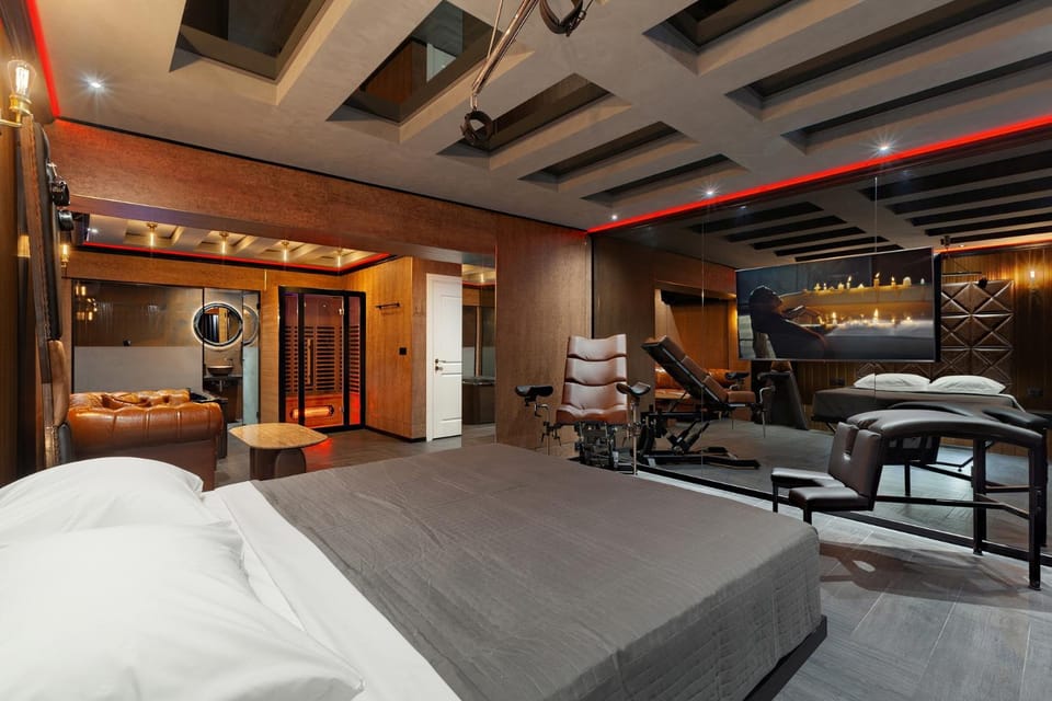 Bed, TV and multimedia, Photo of the whole room