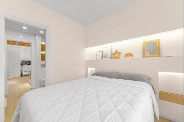 Bed, Photo of the whole room, Bedroom