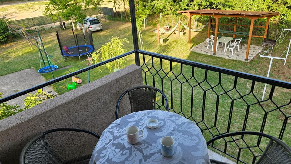 Apartmani Eli SA DVORIŠTEM Apartment in Vojvodina