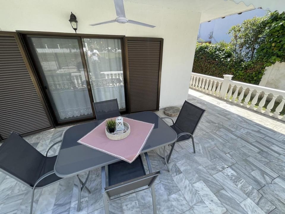 View (from property/room), Balcony/Terrace, Dining area