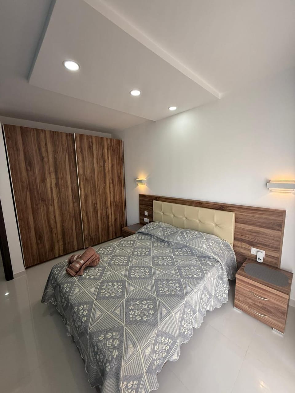 Photo of the whole room, Bedroom, wardrobe