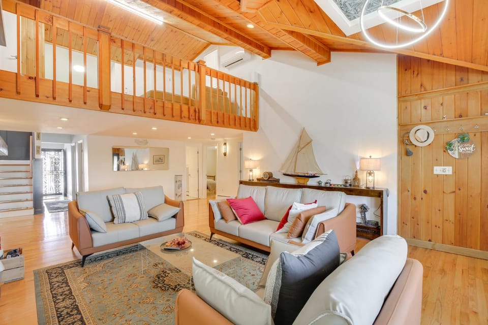 Lake Carmel Access: Waterfront Home w/ Deck! House in Connecticut