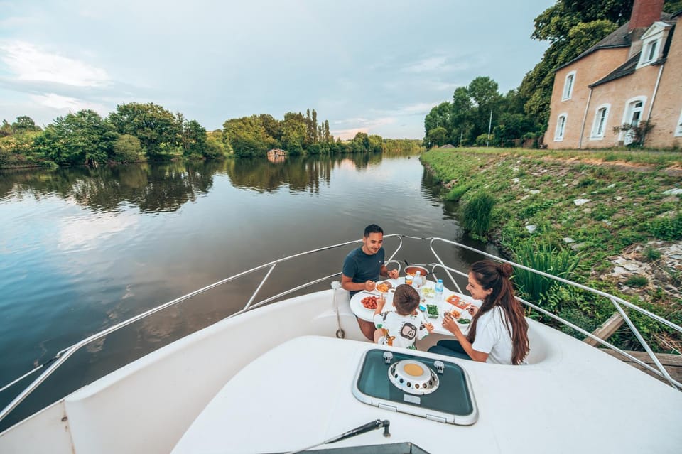 Bateau sans permis 2 cabines 6 couchages Cabin in Pays de la Loire