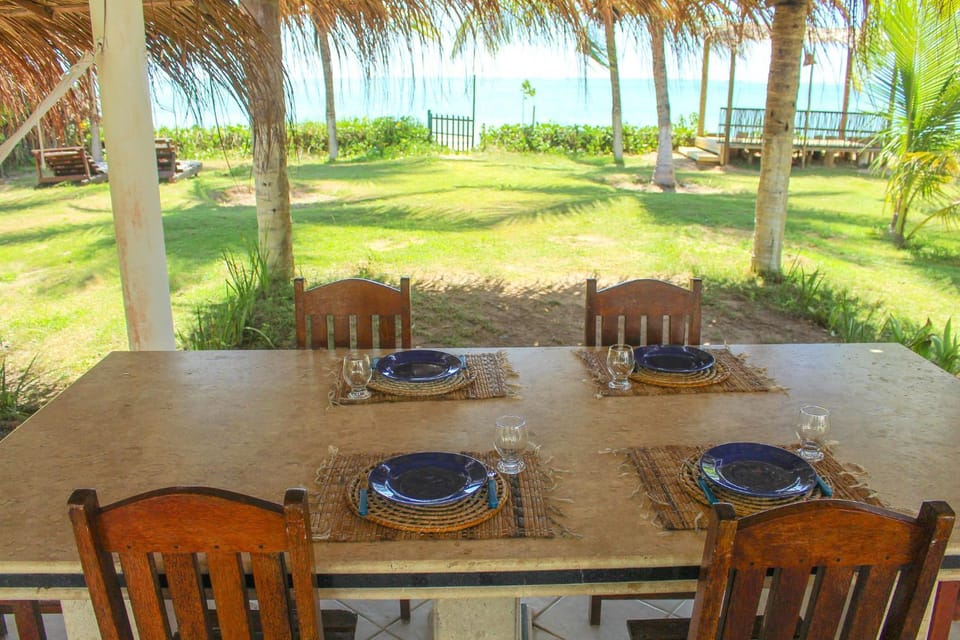 Patio, Day, Natural landscape, Garden, Dining area, Garden view