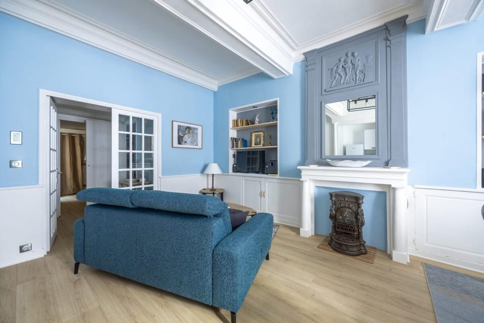 Library, Living room, Seating area