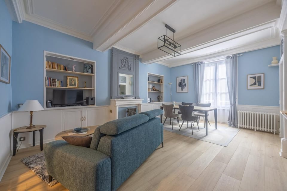 Library, TV and multimedia, Living room, Seating area, internet