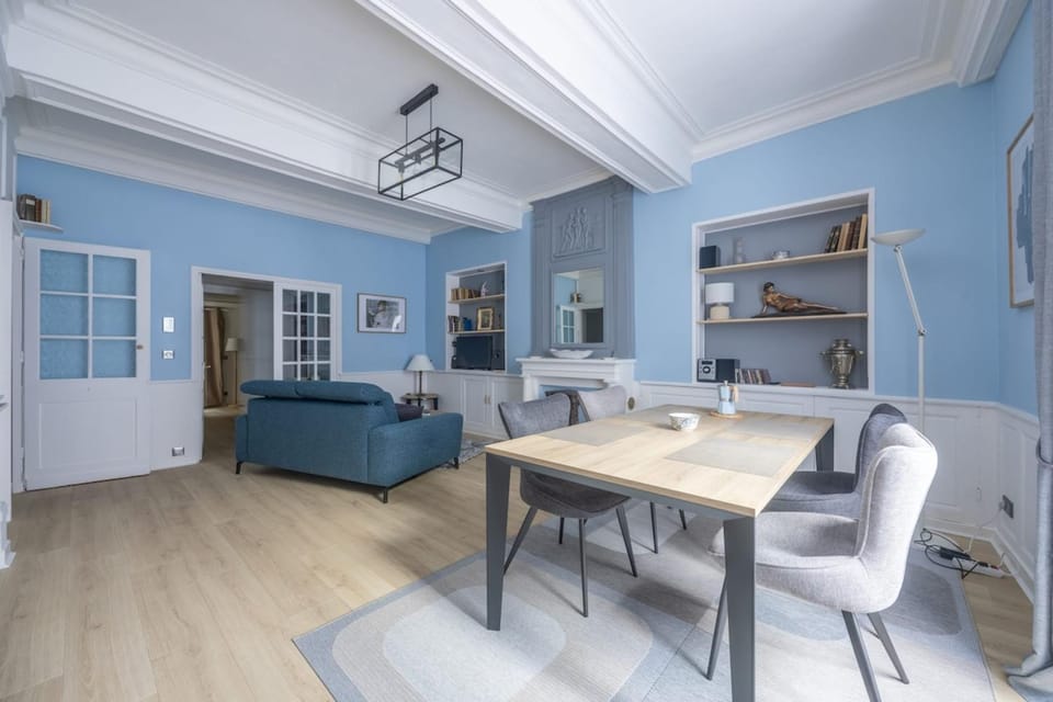 Seating area, Dining area