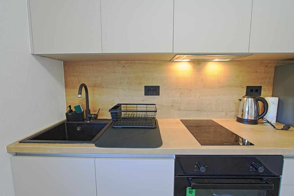 Coffee/tea facilities, Kitchen or kitchenette, pet friendly, stove, kitchen