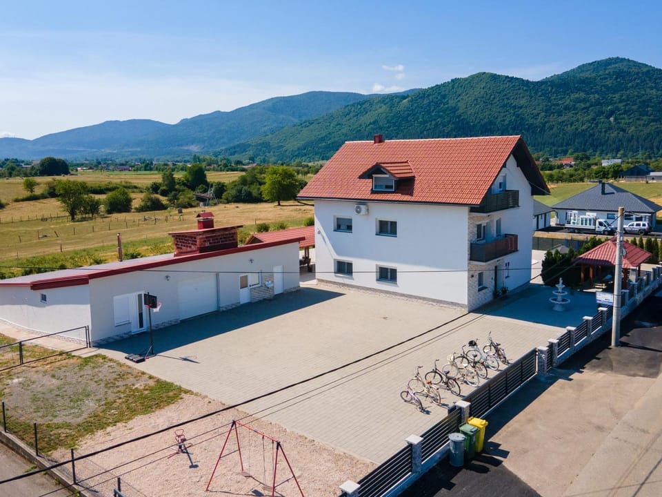 Guesthouse Viktorija Flat - Deluxe Apartment Bed and Breakfast in Lika-Senj County
