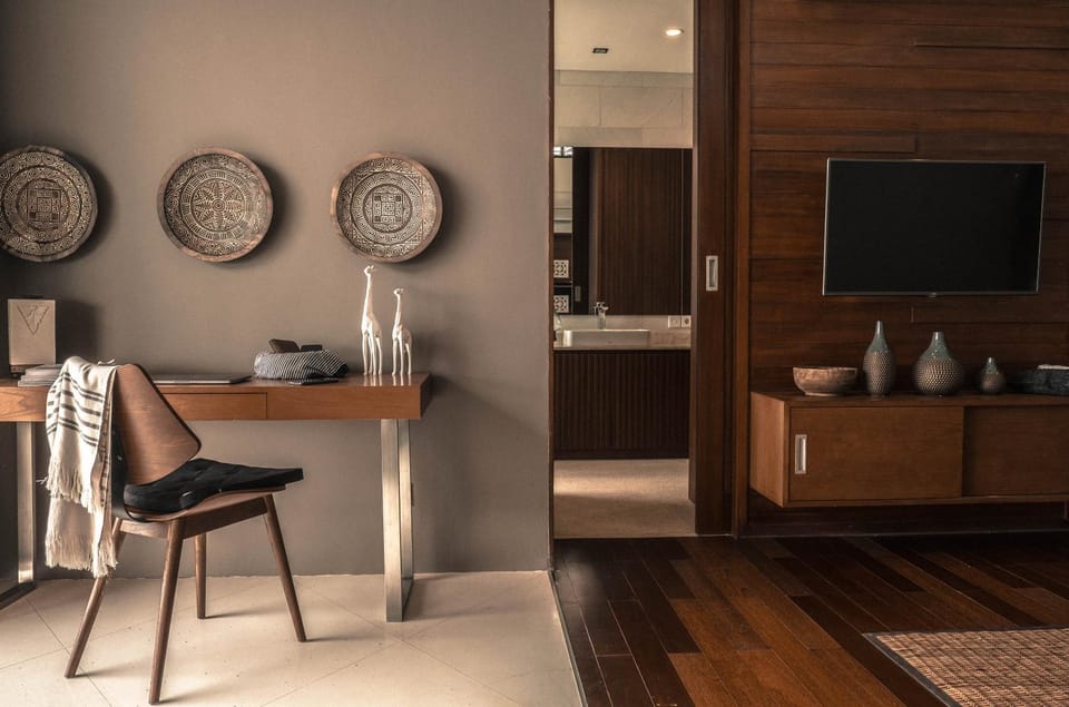 Restaurant/places to eat, Living room
