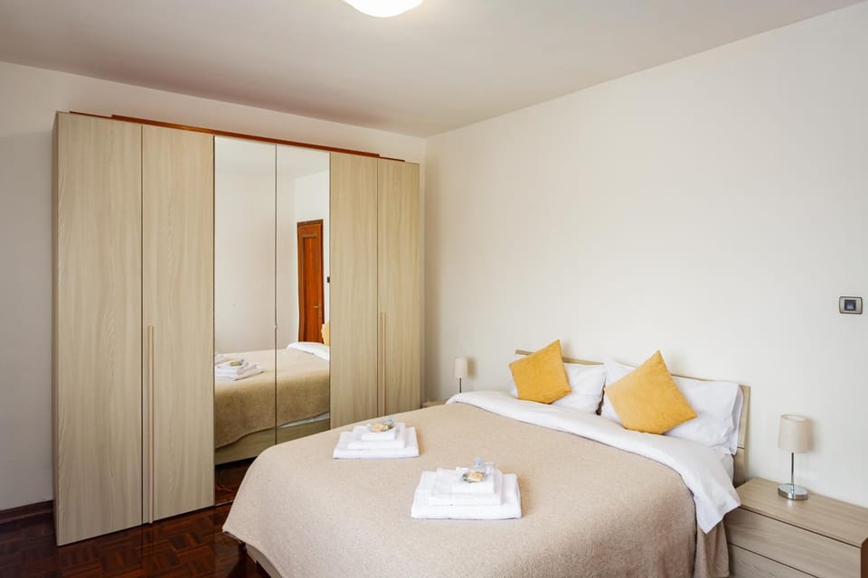 Bed, Photo of the whole room, Bedroom, wardrobe