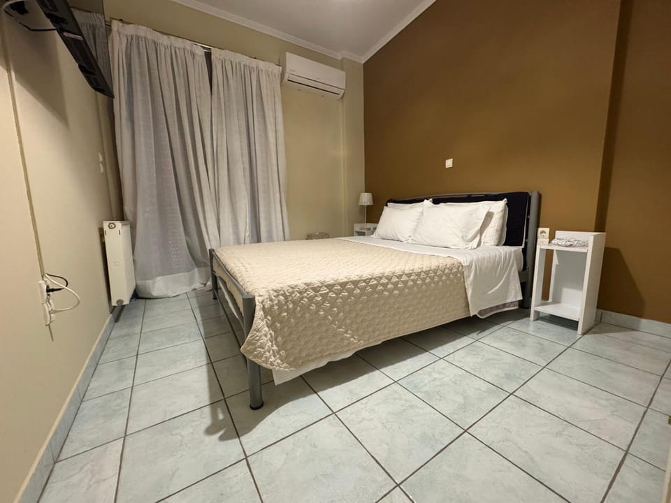 Bed, Photo of the whole room, Bedroom, internet, air conditioner