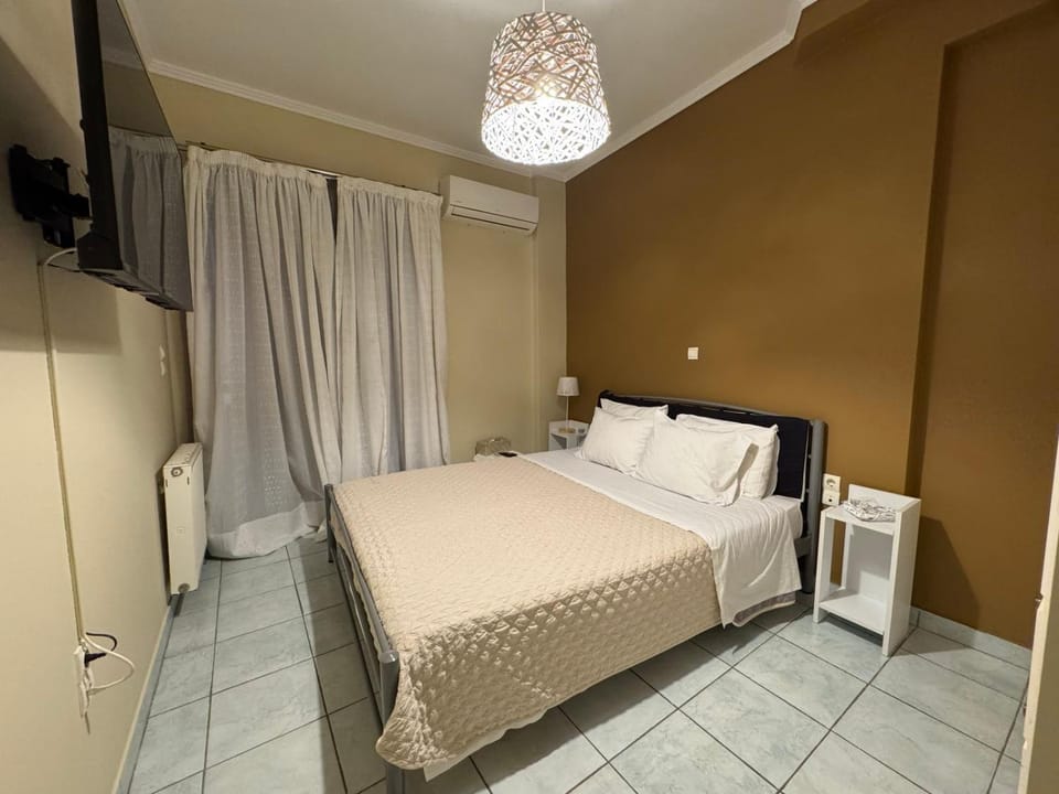 Bed, TV and multimedia, Photo of the whole room, Bedroom, wardrobe