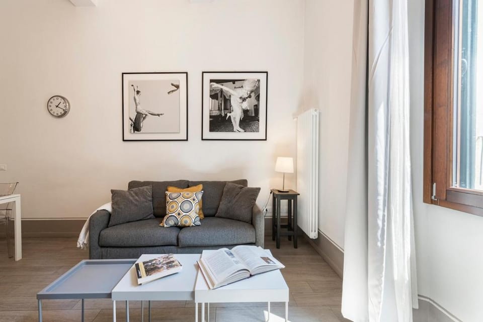 San Antonino Elegant Renovated Cosy Central Plus Apartment in Florence
