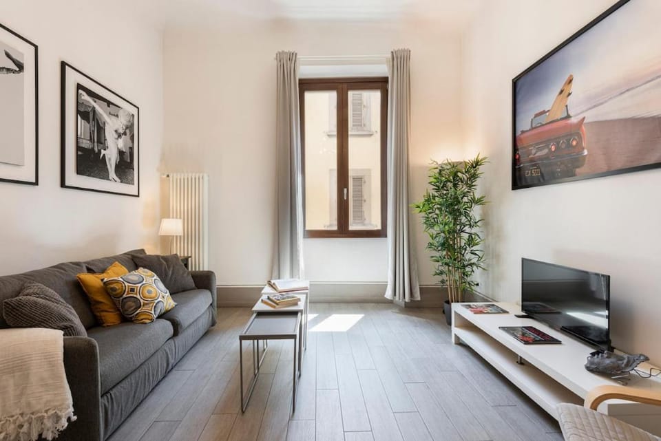 San Antonino Elegant Renovated Cosy Central Plus Apartment in Florence