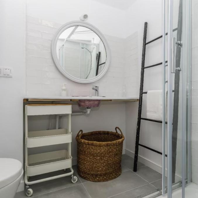 Shower, Toilet, Bathroom, towels