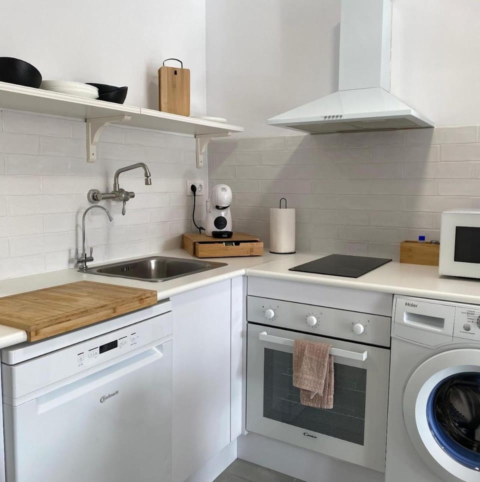 dishwasher, stove, toaster, washing machine