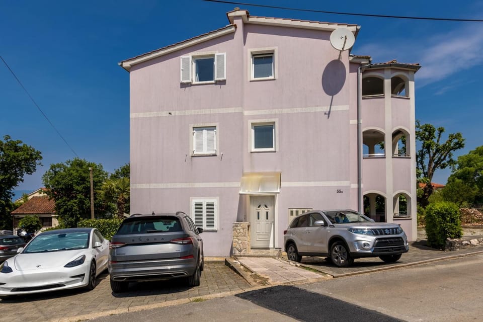 Property building, Balcony/Terrace, air conditioner