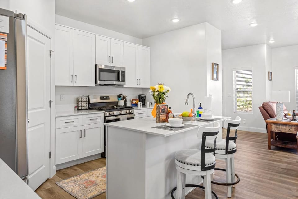 Snow Canyon Escape in St George with Community Pool and Hot Tub House in Ivins