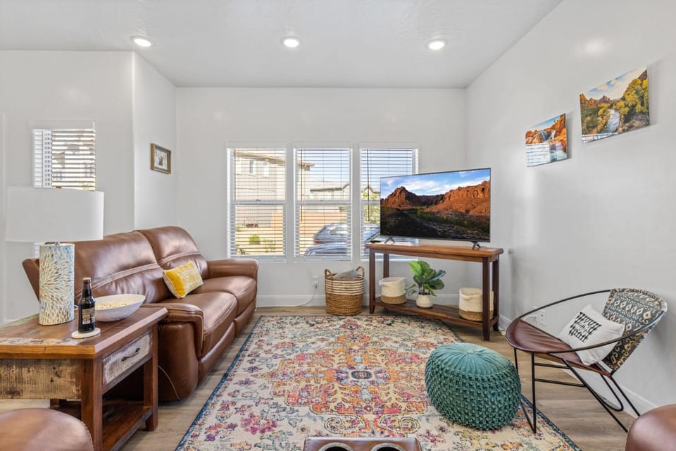 Snow Canyon Escape in St George with Community Pool and Hot Tub House in Ivins