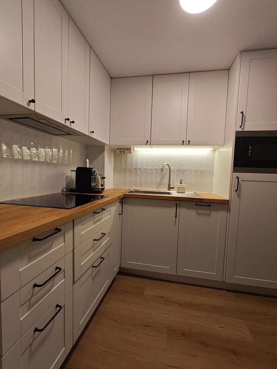 Coffee/tea facilities, Kitchen or kitchenette, stove, toaster