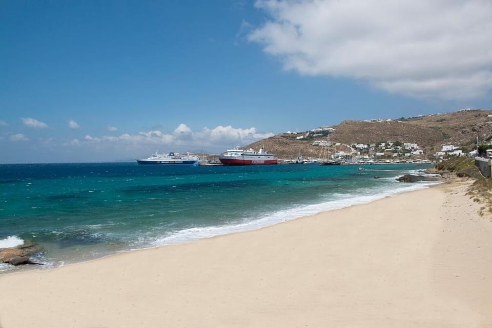 Sunshine Studio Near New Port Of Mykonos Apartment in Mykonos, Mikonos 846 00, Greece